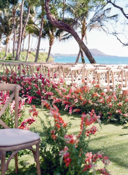 Sprawling Hawaiian Wedding Flowers Decoration