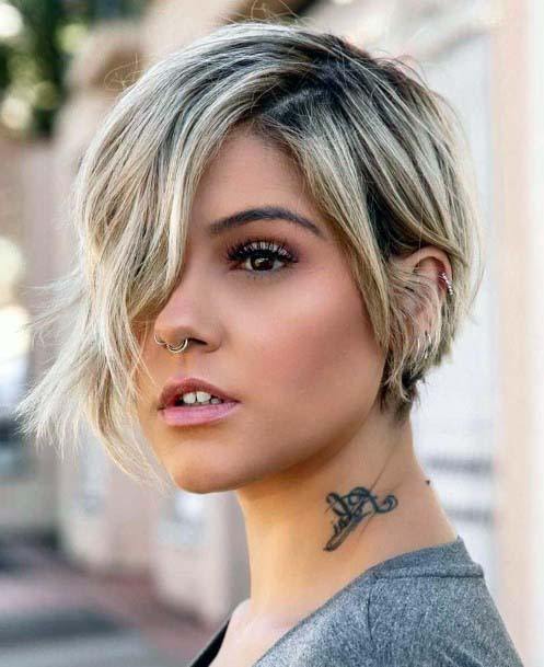 Spring Short Hair For Women Modern Dyed Blonde Highlights