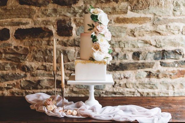 Square And Round Beautiful Wedding Cakes