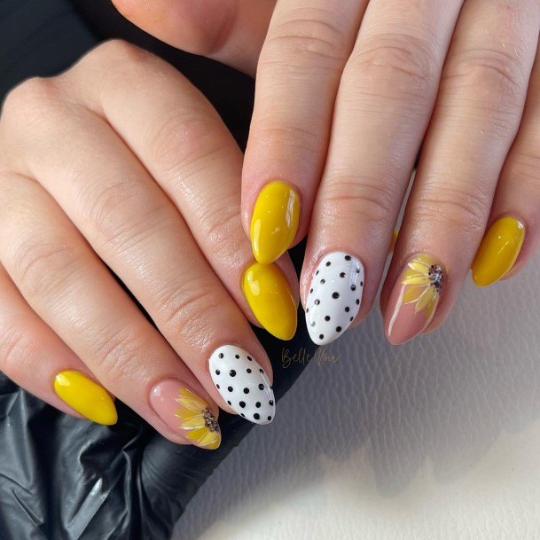 Stellar Body Art Nail For Girls Polka Dot