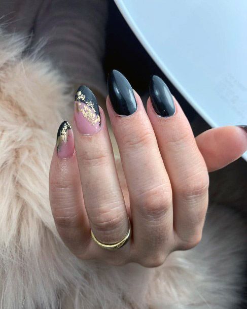 Stiletto Black And Gold Nail