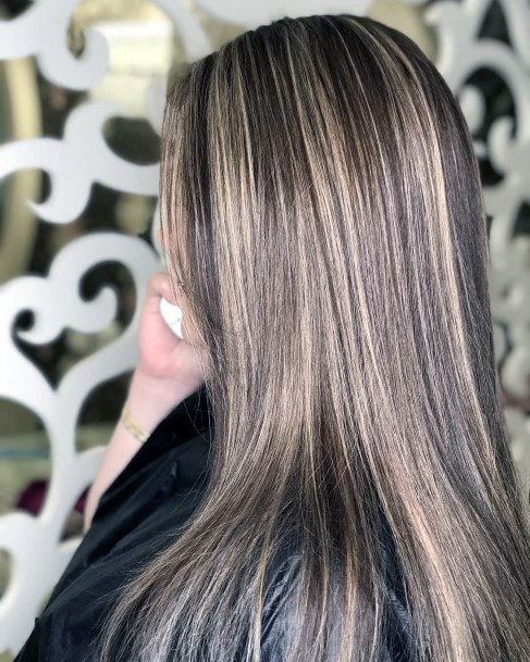 Stunning And Bold Blonde Highlights In Brunette Hair Inspiration For Women