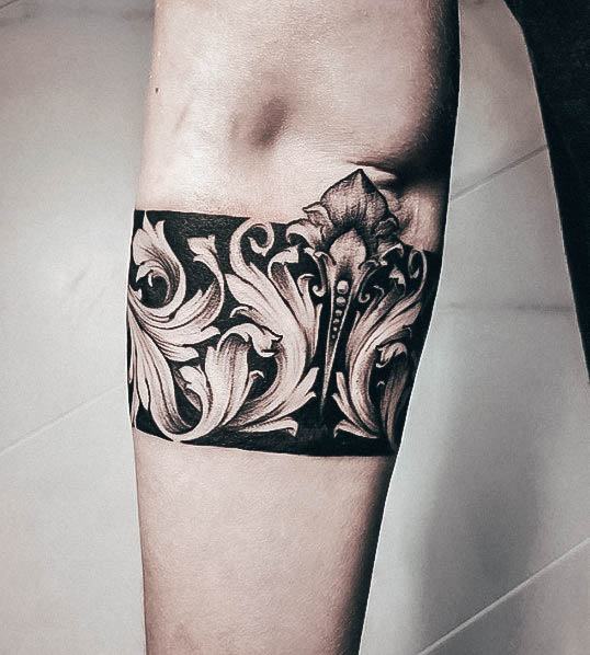 Stunning Armband Tattoo On Lady