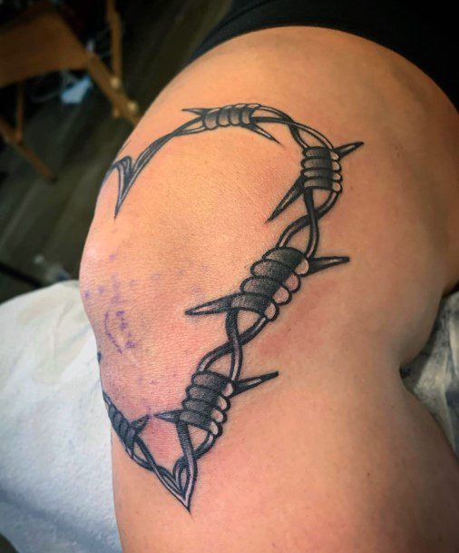 Stunning Barbed Wire Tattoo On Lady