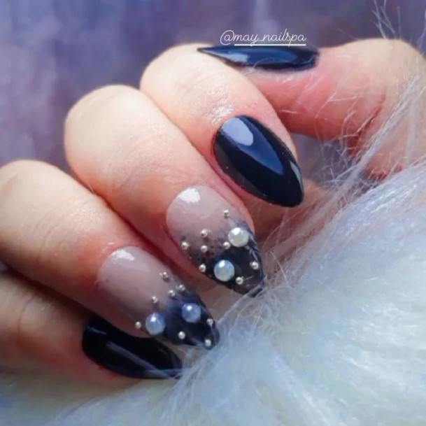 Stunning Caviar Nail On Lady