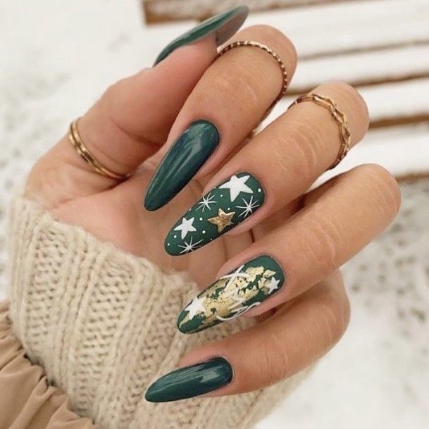 Stunning Christmas Gel Nail On Lady