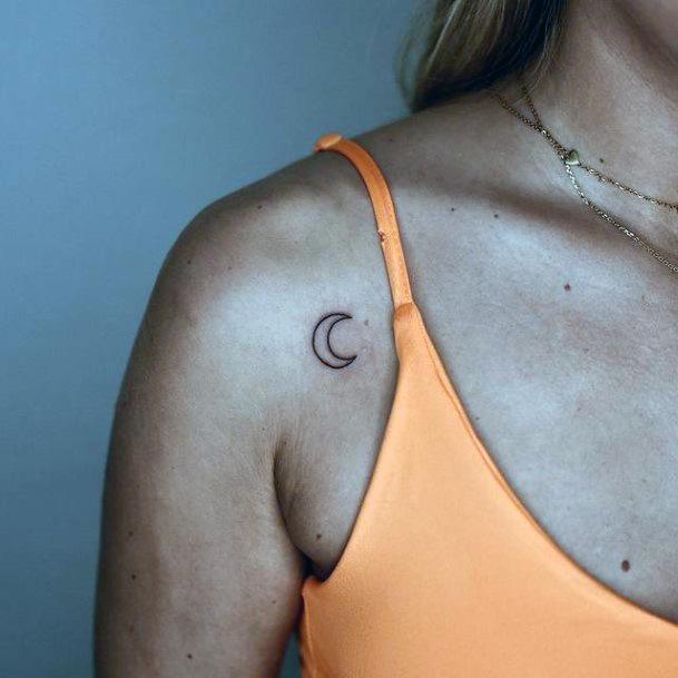 Stunning Cool Simple Tattoo On Lady