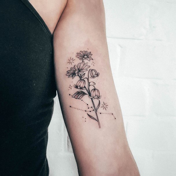 Stunning Daisy Tattoo On Lady