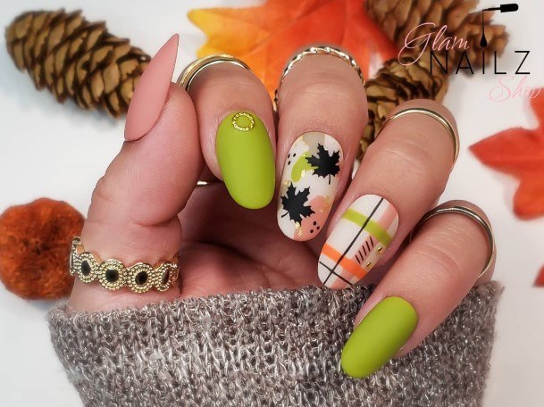 Stunning Girls Fall Leaf Nails