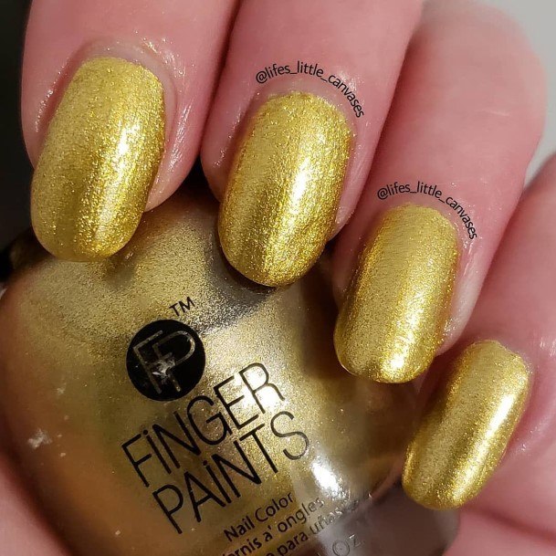 Stunning Girls Metallic Gold Nails