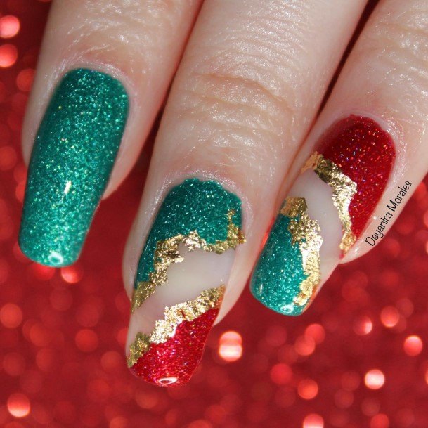 Stunning Girls Red And Green Nails