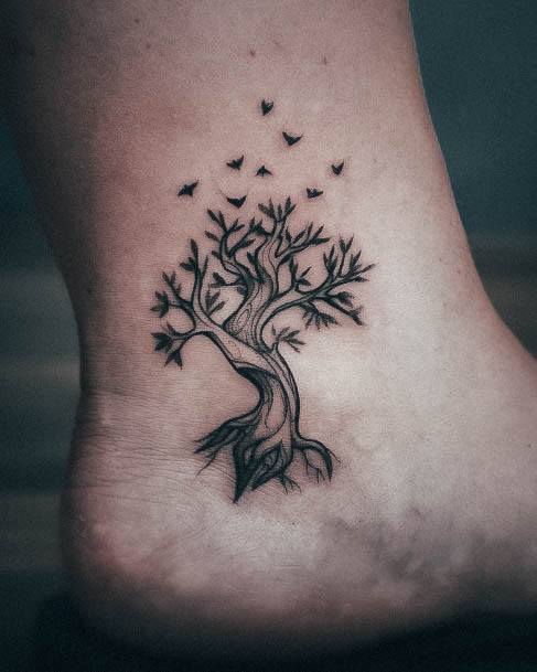 Stunning Girls Tree Of Life Tattoos