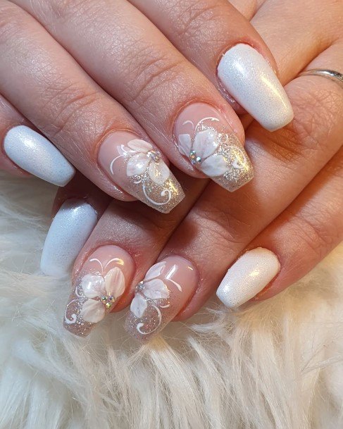 Stunning Girls White With Flowers Nails