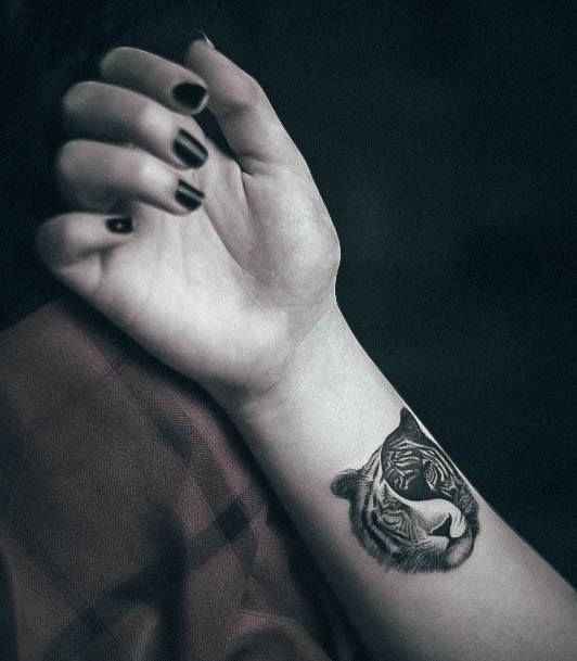 Stunning Girls Yin Yang Tattoos