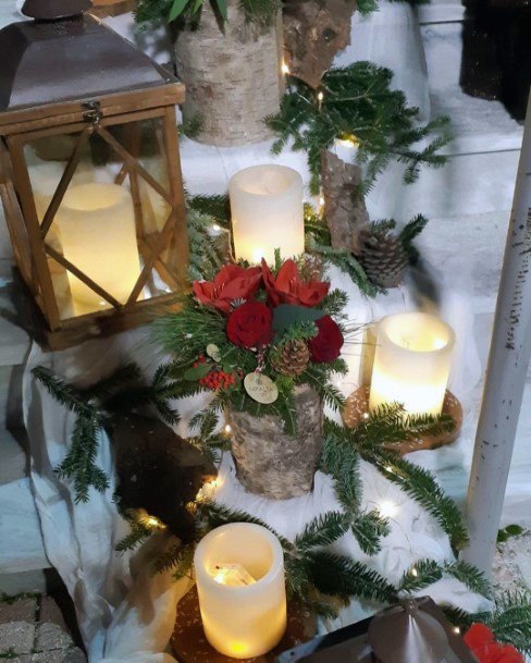 Stunning Gorgeous Christmas Wedding Table Decoration Rustic Candle Lantern Greenery Red Floral Ideas