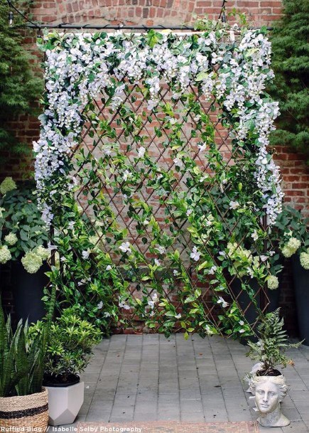 Stunning Green Vine Fence Wedding Backdrop Beautiful Ideas