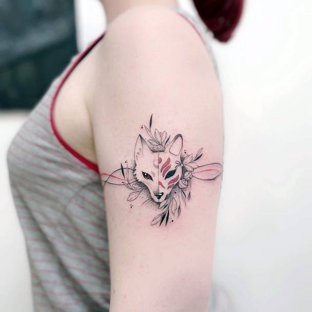 Stunning Kitsune Tattoo On Lady