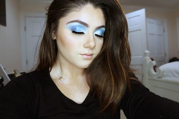 Stunning Light Blue Eyeshadow Women