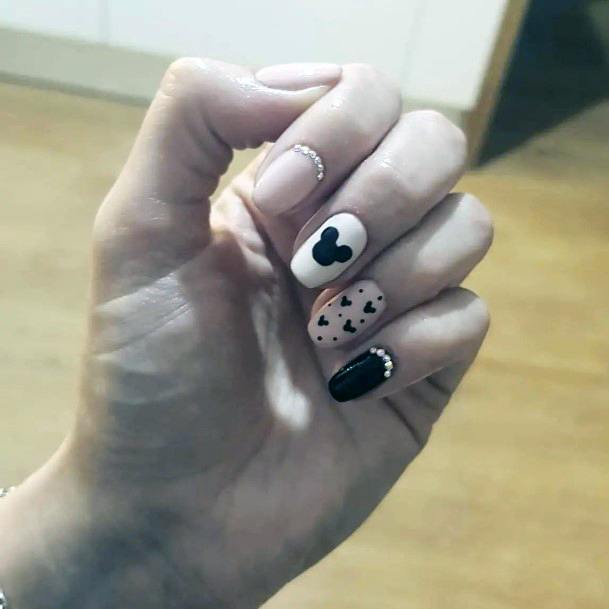 Stunning Mickey Mouse Nail On Lady