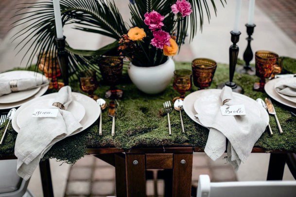 Stunning Mossy Table Cover Tropical Leaves Colorful Wedding Flower Ideas