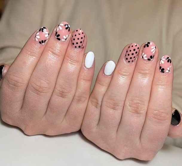 Stunning Polka Dot Nail On Lady