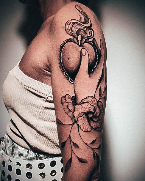 Stunning Sacred Heart Tattoo On Lady