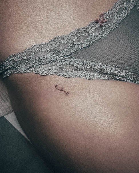 Stunning Small Hip Tattoo On Lady