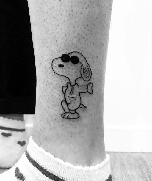 Stunning Snoopy Tattoo On Lady