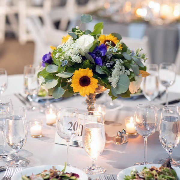 Stunning Sunflower Floral Center Piece Table Decoration Ideas For Wedding