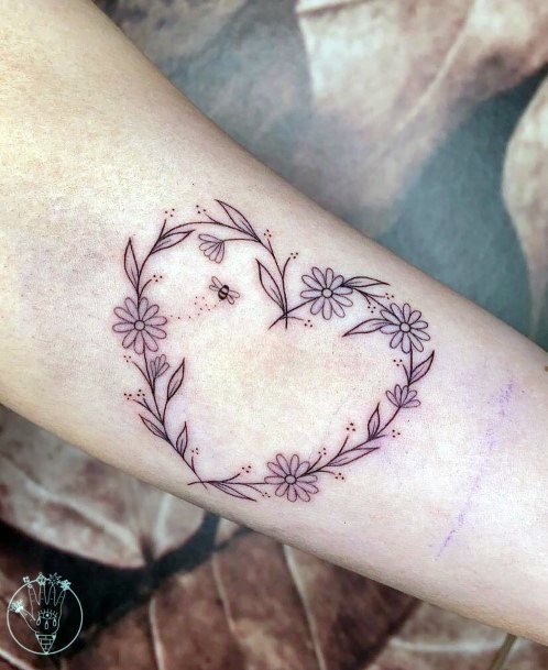 Stunning Wreath Tattoo On Lady