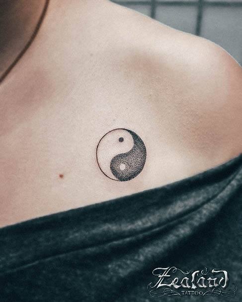 Stunning Yin Yang Tattoo On Lady