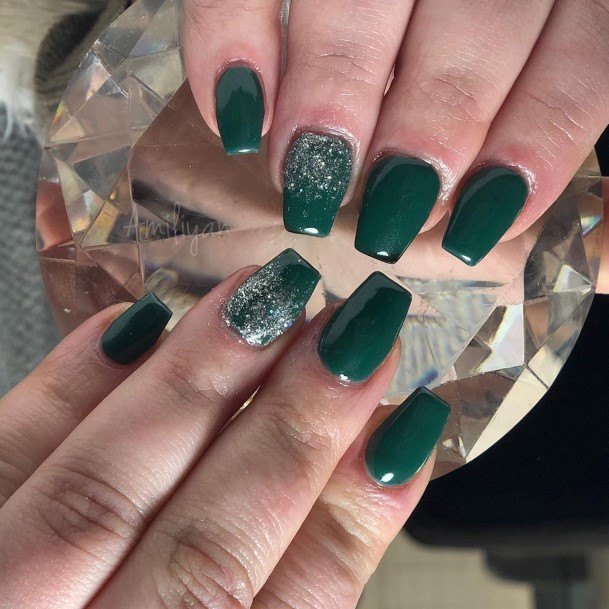 Stylish Womens Emerald Green Nail