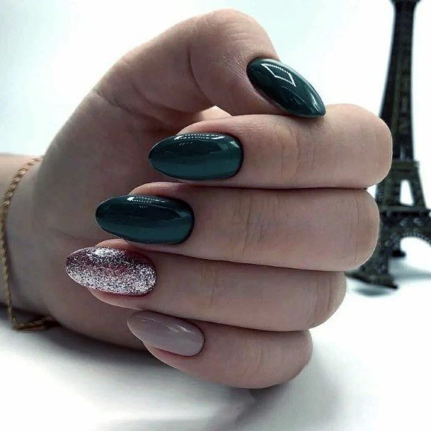 Stylish Womens Hunter Green Nail