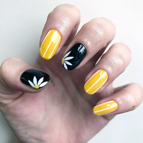 Summery Yellow Black Daisy Nails