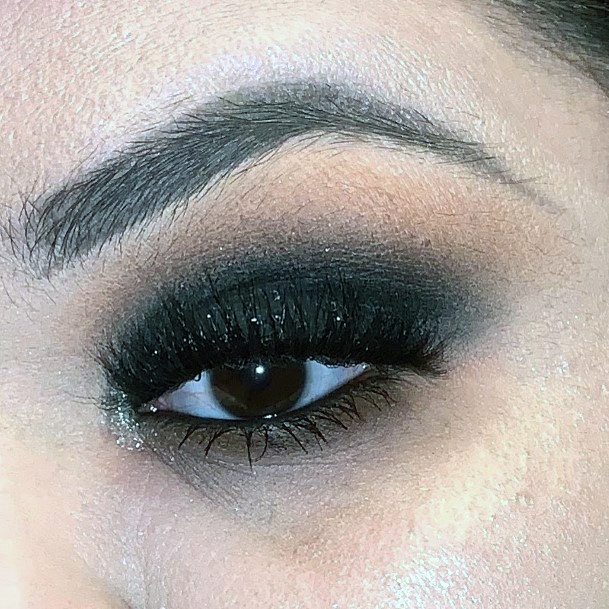 Swanky Black Eyeshadow Women