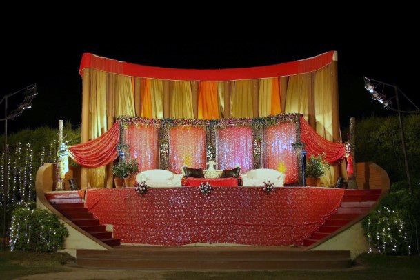 Swanky Wedding Stage Decorations