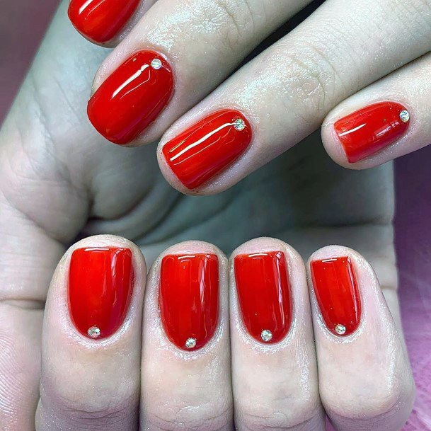 Sweet And Short Bright Red Nails With Single Crystal For Women