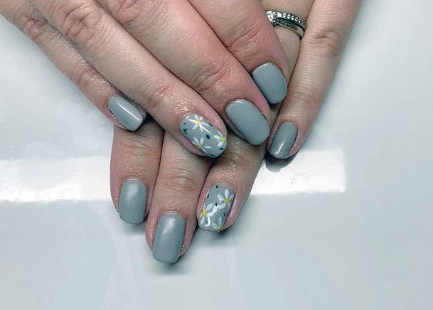 Sweet Daisies Grey Nails