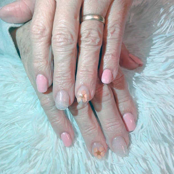 Sweet Flower On Clear Pink Nails Women