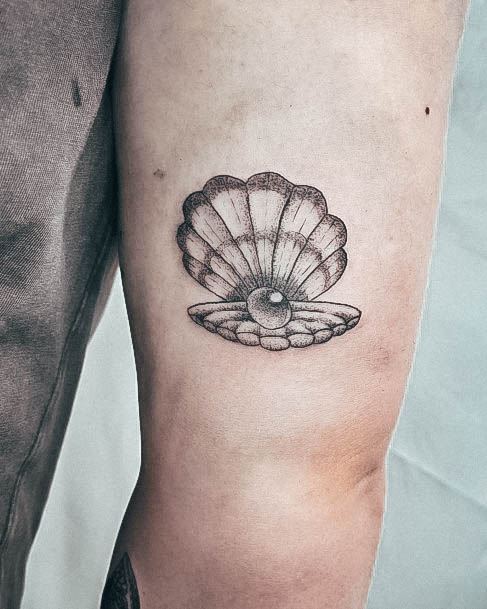 Sweet Womens Feminine Clam Tattoos