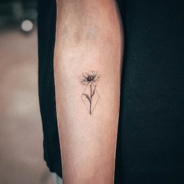 Terrific Design Ideas For Womens Daisy Tattoo