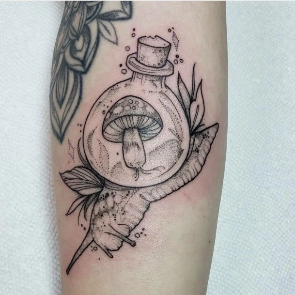 Terrific Design Ideas For Womens Snail Tattoo