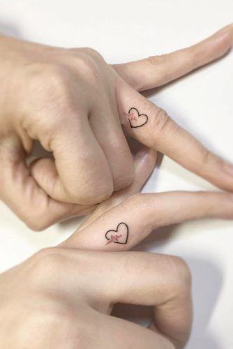Tiny Hearts On Fingers Couple Tattoo