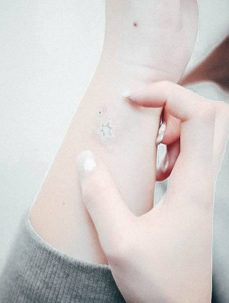 Tiny Tattoos Feminine Ideas