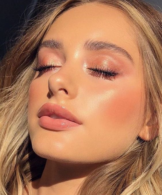 Toned Down Summer Makeup Looks Women