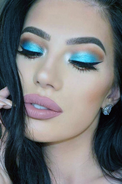 Turquoise Blue Eyeshadow Women