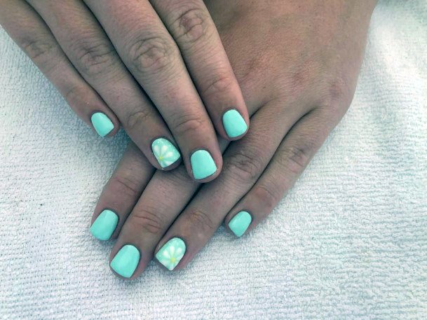 Turquoise Nails With Daisies