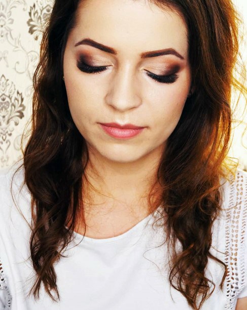 Two Toned Dark Brown Eyeshadow Women