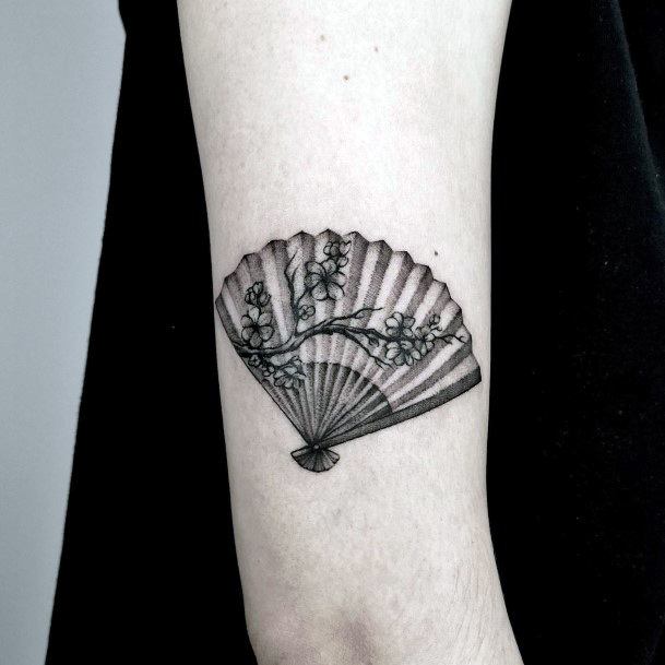 Uchiwa Woman Tattoo Art