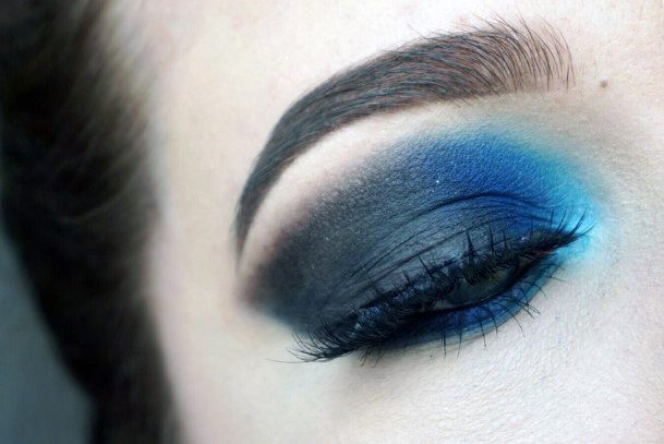 Ultimate Dark Blue Eyeshadow Women